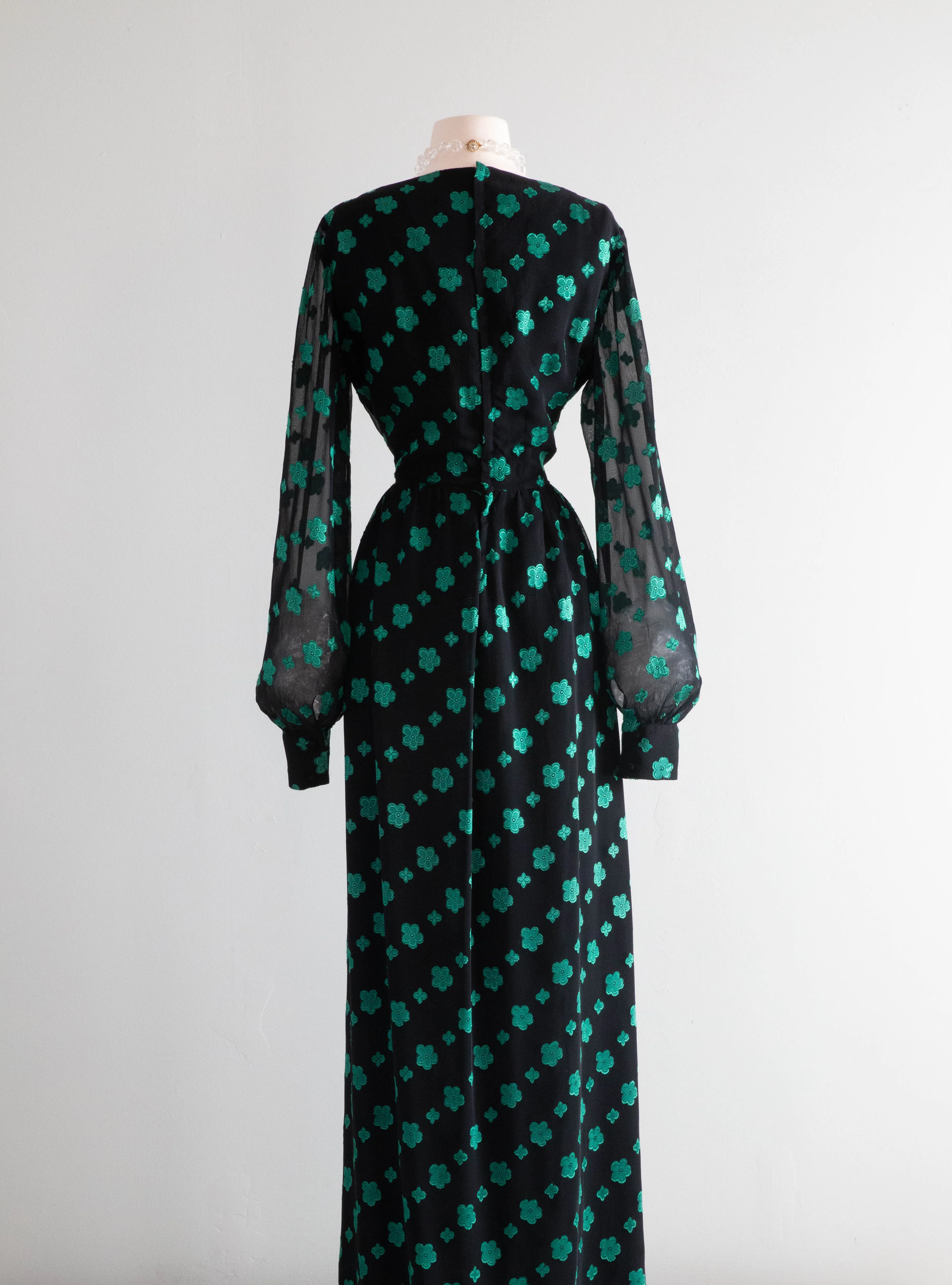 Chic Elegance 1970's Black & Green Chiffon Evening Gown With Wrap / Large