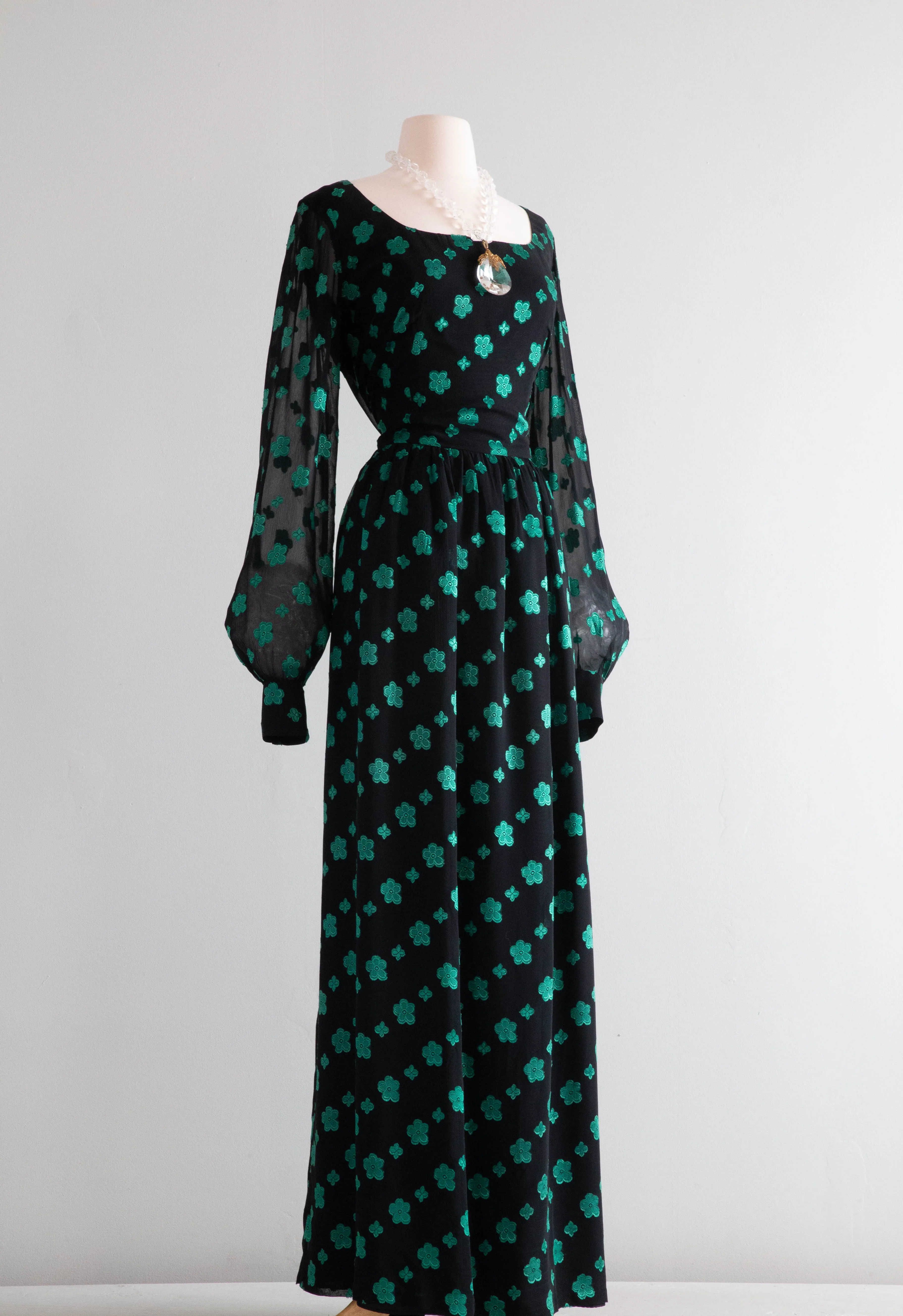 Chic Elegance 1970's Black & Green Chiffon Evening Gown With Wrap / Large