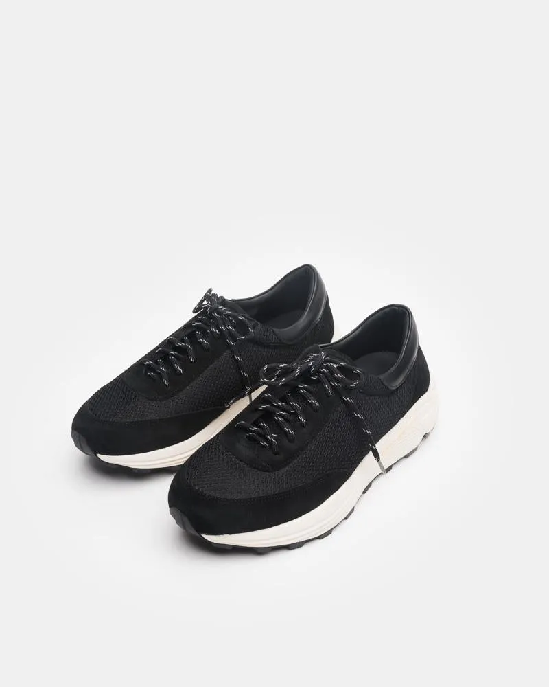 Mono Runner Sneaker in Black