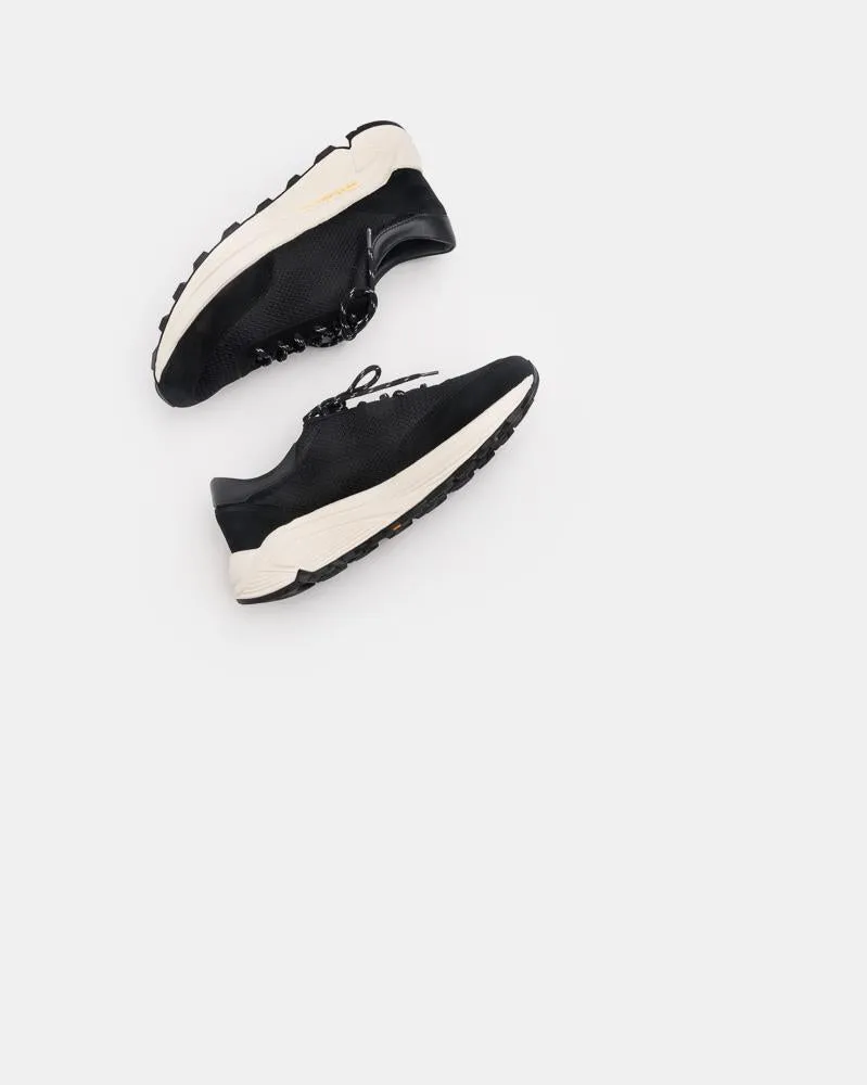 Mono Runner Sneaker in Black